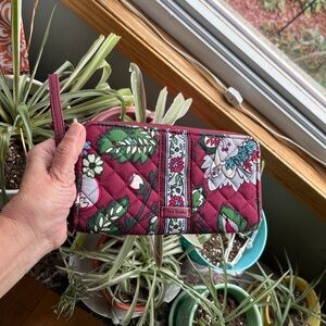 Vera Bradley Bordeaux Blooms Wristlet approx 8” x 4.5” Zip Closure